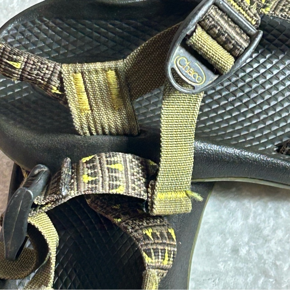 Chaco Sandals with Black and Olive Green Pattern Adjustable Straps Size 6 - Picture 8 of 8